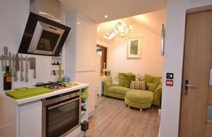 Compact, Central Apartment, Dog Friendly. Kingsbridge  Bagian luar foto